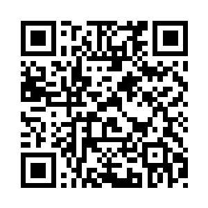 女孩们聚在一起织麻布突然就多了凿石碾的二维码生成