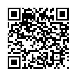 女巫师莉莉娅确认了一下格文的身份二维码生成