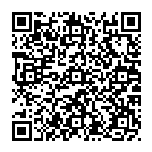 女王面无表情的坐在了王座上　将另外一只手上拿着的国王权杖　重重的杵在了地上二维码生成