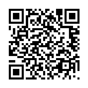 奶牛就地从桌上端来一杯满满的啤酒二维码生成