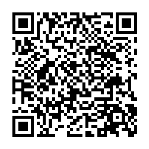 她一头长达腰际的长发已经被做成一个漂亮而不失精美的发型盘旋在脑袋上二维码生成