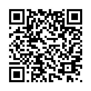 她一脸不可思议的看着自己的手指二维码生成