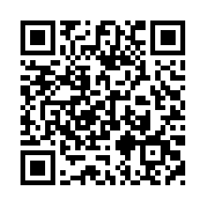 她下意识的在周围寻找可以依靠的东西二维码生成