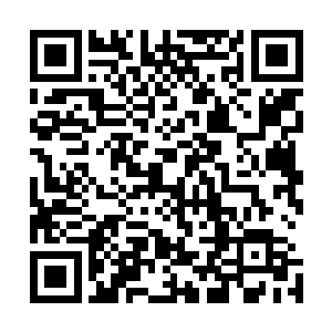 她不明白为什么苏墨尘不能像对他以前数位女朋友那样对她二维码生成