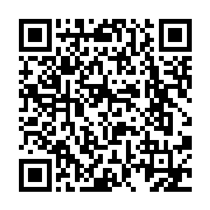 她也要时刻留意拿出来的东西不能被人察觉出异样来二维码生成