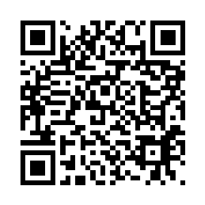 她云鬓之间多了一枚造型精美的玉簪二维码生成