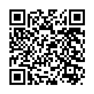 她从进门到现在根本没敢好好地看他二维码生成