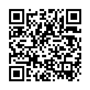 她们居然同时无比默契地一动不动二维码生成