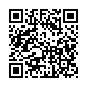 她们的另外一个室友刚刚下班回来二维码生成