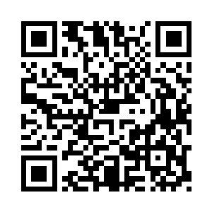 她们神色严谨的跟随在闻春意的身边二维码生成