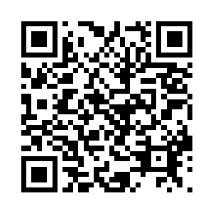 她们走的地方又是从土丘后方绕过去的二维码生成