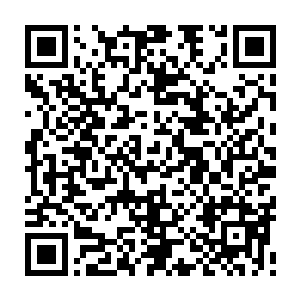 她们这些一块钩帽子的人为了自己能挣更多手工钱自然会防备别人也学会了二维码生成