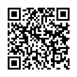 她低头看突然发现手提着的竟然是两只符老鼠二维码生成