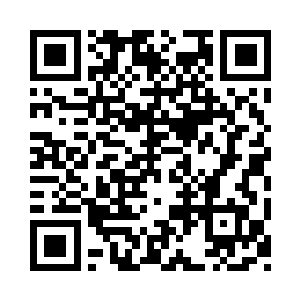 她倒在他胸膛……他把她紧紧的抱在怀中二维码生成