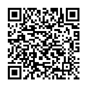 她先是将趁乱溜进到女生宿舍楼里来的男生们给赶走二维码生成