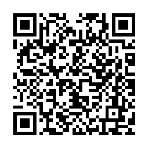 她发现这个男人不管身处于廉价的餐厅还是价格昂贵的星级餐厅二维码生成