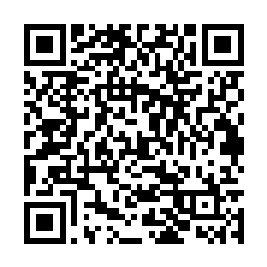 她只把那几只布口袋拿起小心的放到了石床的一侧二维码生成