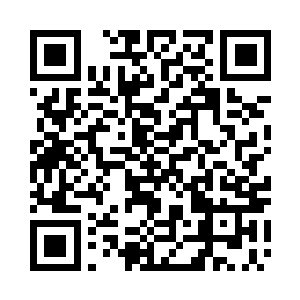 她只能无奈地用两只小爪子揪住小神龙的爪子二维码生成