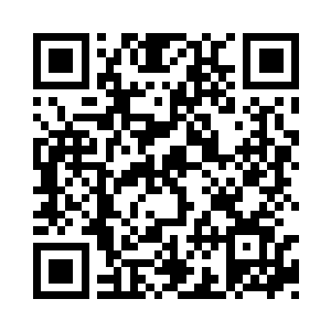 她只被沙滩上那道躺着一动不动的人影吸引着二维码生成