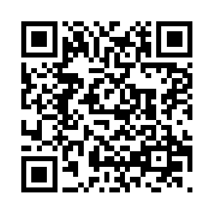 她命锦绣在后园的树上挂上一根红绸二维码生成