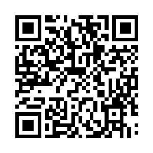 她和布拉德都不得不抬起头去看雨果和约瑟夫二维码生成