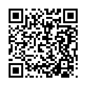 她在这里解下了当初和他一起挂上的信物二维码生成