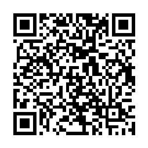 她在那里怨天尤人把所有的过错都向别人的身上推二维码生成