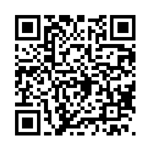 她娇羞一笑抱着江言的胳膊缩到了江言身后二维码生成