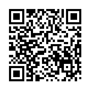 她很自觉地把自己跟这帮小弟弟小妹妹的关系二维码生成