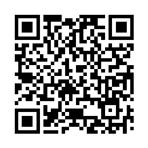 她微微别过脸不去看那张让她痛苦的脸二维码生成