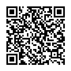 她怎么也没有想到眼前这个一脸坏笑的看着自己的男人居然真的二维码生成