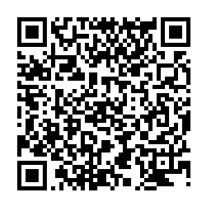 她怎么也没有想到自己居然会在紫衣师姐的房间之中见到自己小男人的画像二维码生成