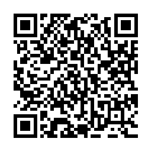 她打算一会就动用家族关系去查一查有没有穿这服饰的少数民族二维码生成