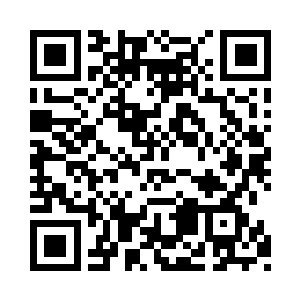 她柔美饱满的唇线忽然勾起了一个妩媚的笑容二维码生成