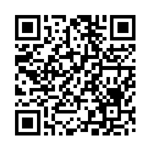 她用一种难以置信的目光看着洛琬书二维码生成