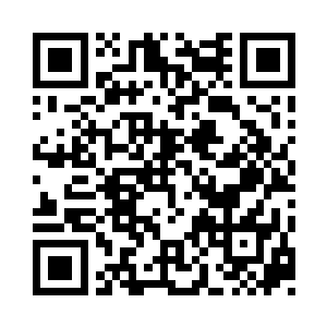 她的目光落在一个放在矮桌上的小盒子上二维码生成