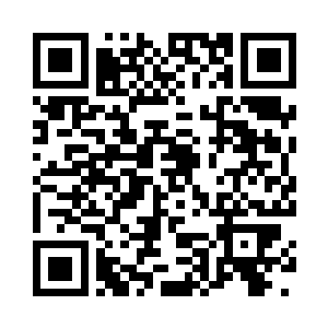 她的眼睛被桌上的一个金属球吸引了二维码生成
