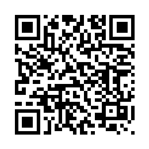 她的睡衣整整齐齐地叠放在沙发上二维码生成