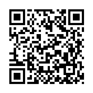 她的身体因为他的话而不自觉地僵硬了起来二维码生成