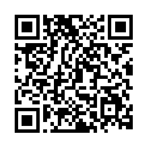 她看向慕云海用很认真的表情看着二维码生成