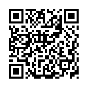 她看着茶水中晃荡着倒映着的自己的样子二维码生成