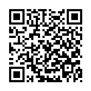 她看起来就像是走在一片密林之中――不过二维码生成