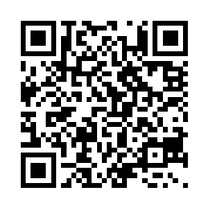 她立即伸出手对着那保管员的耳根轻击一下二维码生成