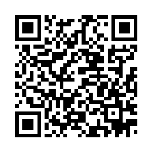 她还不会下贱到去纠缠一位年轻人二维码生成