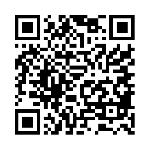 她还看到了会主动跟她简单互动的可爱机器人二维码生成