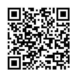 她那被裹在黑袍里的素手轻轻地伸出袍外二维码生成