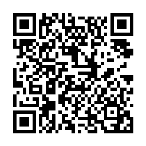 好像搂着一个别的颜色皮肤的男人就倍有面子似的二维码生成