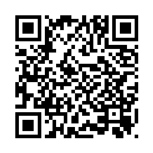 好在他还有一个手下及时将他拉出二维码生成