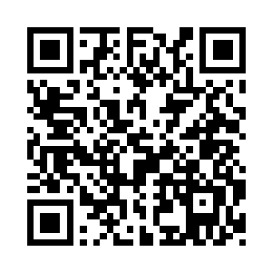 好整以暇地将手掌圈成一个圈放在嘴边二维码生成