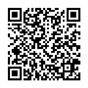 如同一个个蓝色巨人组成的汪洋不断地向着对方拍击二维码生成